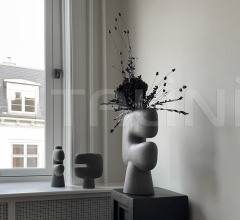 Ваза Tribal Vase, Mini - Dark Grey фабрика 101 Copenhagen