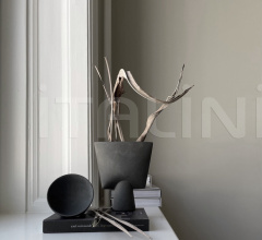 Итальянские Предметы интерьера - Ваза Sphere Vase Triangle, Mini - Dark Grey Итальянские Предметы интерьера - Ваза Sphere Vase Triangle, Mini - Dark Grey фабрика 101 Copenhagen