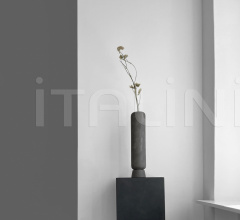 Итальянские Предметы интерьера - Ваза Kabin Vase, Tall - Dark Grey Итальянские Предметы интерьера - Ваза Kabin Vase, Tall - Dark Grey фабрика 101 Copenhagen
