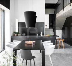 Стул с подлокотниками HOUDINI Стул с подлокотниками HOUDINI фабрика E15