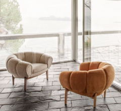 Кресло Croissant Lounge Chair Кресло Croissant Lounge Chair фабрика Gubi