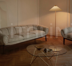 Кресло Croissant Lounge Chair Кресло Croissant Lounge Chair фабрика Gubi