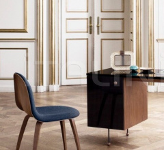 Стул 3D Dining Chair - Front Upholstered - Wood base Стул 3D Dining Chair - Front Upholstered - Wood base фабрика Gubi