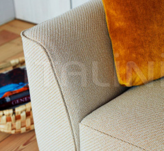 Диван MCQUEEN SOFA Диван MCQUEEN SOFA фабрика De La Espada