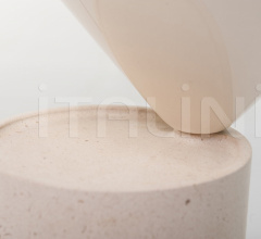 Столик LAUREL SIDE TABLE IN MARBLE Столик LAUREL SIDE TABLE IN MARBLE фабрика De La Espada