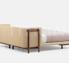 Кровать FRAME BED WITH ARMS фабрика De La Espada