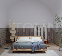 Кровать FRAME BED WITH ARMS фабрика De La Espada