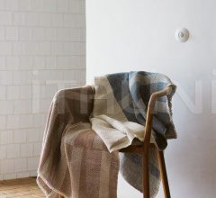 Стул с подлокотниками DUET CHAIR - UPHOLSTERED SEAT Стул с подлокотниками DUET CHAIR - UPHOLSTERED SEAT фабрика De La Espada