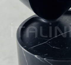 Столик LAUREL SIDE TABLE IN MARBLE Столик LAUREL SIDE TABLE IN MARBLE фабрика De La Espada