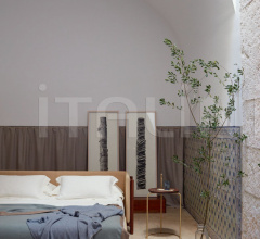 Кровать FRAME BED WITH ARMS фабрика De La Espada