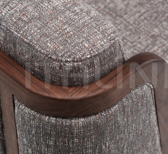 Кресло THRONE LOUNGE CHAIR - UPHOLSTERED Кресло THRONE LOUNGE CHAIR - UPHOLSTERED фабрика De La Espada