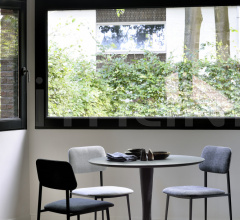 Итальянские Столовая - Стол обеденный Oak Torsion black dining table фабрика Ethnicraft