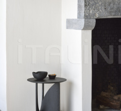 Итальянские Столики - Столик Oak Geometric black side table фабрика Ethnicraft