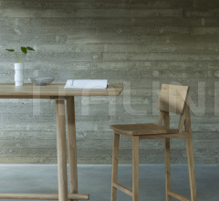 Итальянские Столы для конференц зала - Стол Oak Profile high meeting table Итальянские Столы для конференц зала - Стол Oak Profile high meeting table фабрика Ethnicraft