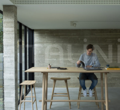 Итальянские Столы для конференц зала - Стол Oak Profile high meeting table Итальянские Столы для конференц зала - Стол Oak Profile high meeting table фабрика Ethnicraft