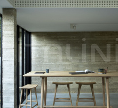 Итальянские Столы для конференц зала - Стол Oak Profile high meeting table Итальянские Столы для конференц зала - Стол Oak Profile high meeting table фабрика Ethnicraft