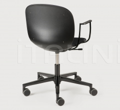 Кресло RBM Noor office chair - with armrest - black Кресло RBM Noor office chair - with armrest - black фабрика Ethnicraft