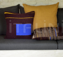 Подушка Dark Tulum cushion Подушка Dark Tulum cushion фабрика Ethnicraft