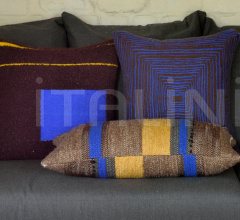 Подушка Bright Tulum cushion Подушка Bright Tulum cushion фабрика Ethnicraft