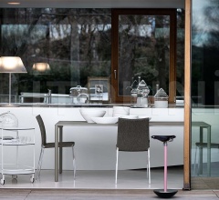 Стол обеденный 2524 Spillo фабрика Zanotta