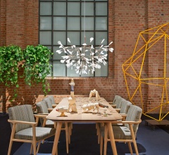 Стул с подлокотниками Zio Dining Chair Стул с подлокотниками Zio Dining Chair фабрика Moooi