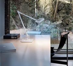 Итальянские Настольные светильники - Настольный светильник Kelvin Led Desk support (visible cable) Итальянские Настольные светильники - Настольный светильник Kelvin Led Desk support (visible cable) фабрика Flos