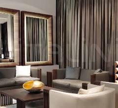 Настенное зеркало Teatro Настенное зеркало Teatro фабрика Besana (закрыта)