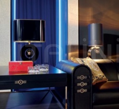 Столик Signature Side Table Столик Signature Side Table фабрика Versace Home