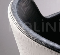 Стул с подлокотниками Moon Стул с подлокотниками Moon фабрика Versace Home