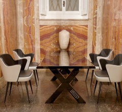 Стул с подлокотниками Moon Стул с подлокотниками Moon фабрика Versace Home