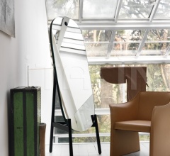 Напольное зеркало Peg Standing Mirror Напольное зеркало Peg Standing Mirror фабрика Cappellini