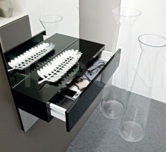 Итальянские Предметы интерьера - Настенное зеркало с полкой MORGAN Итальянские Предметы интерьера - Настенное зеркало с полкой MORGAN фабрика Calligaris