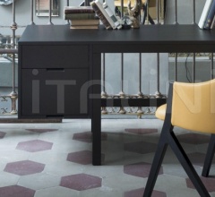 Итальянские Письменные столы - Письменный стол PECS Итальянские Письменные столы - Письменный стол PECS фабрика Cassina