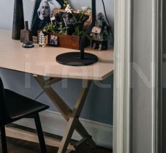 Итальянские Письменные столы - Письменный стол 833 CAVALLETTO Итальянские Письменные столы - Письменный стол 833 CAVALLETTO фабрика Cassina