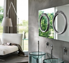 Настенное зеркало ritratto Настенное зеркало ritratto фабрика Fiam