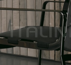 Стул с подлокотниками Blixen Стул с подлокотниками Blixen фабрика Fendi Casa