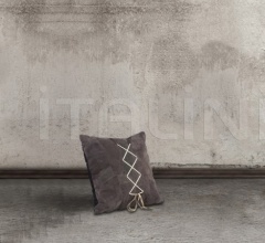 Подушка DB004386 Подушка DB004386 фабрика Dialma Brown