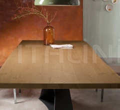 Стол обеденный Living фабрика Riflessi