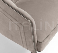 Кресло POGGI CAPITONNE Кресло POGGI CAPITONNE фабрика Vittoria Frigerio