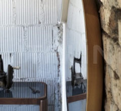 Настенное зеркало RETROVISEUR DOMESTIQUE Настенное зеркало RETROVISEUR DOMESTIQUE фабрика Miniforms