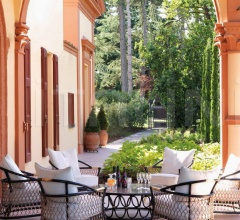 Итальянские Уличные столики - Кофейный столик Oberto Итальянские Уличные столики - Кофейный столик Oberto фабрика IPE Cavalli (Visionnaire)