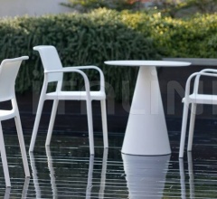 Стул с подлокотниками Ara 315 Стул с подлокотниками Ara 315 фабрика Pedrali