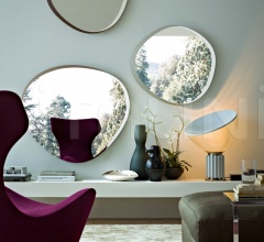 Настенное зеркало Zeiss Mirror Настенное зеркало Zeiss Mirror фабрика Gallotti&Radice