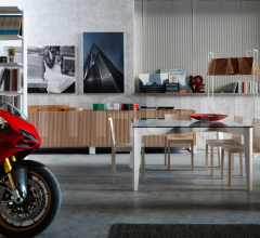 Стол обеденный Autoreggente Squared фабрика Horm