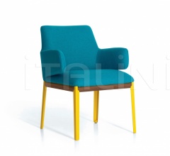 Стул с подлокотниками Hug фабрика Arflex