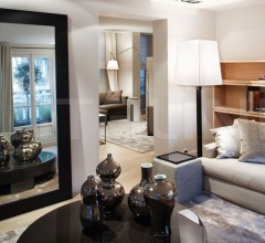 Итальянские Предметы интерьера - Настенное зеркало GARY Итальянские Предметы интерьера - Настенное зеркало GARY фабрика Meridiani