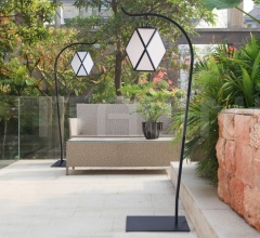 Итальянские Уличные светильники - Напольный светильник MUSE FL OUTDOOR фабрика Contardi