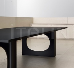 Стол Holo фабрика Kristalia