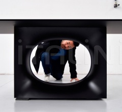 Стол Holo фабрика Kristalia