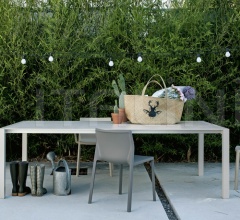 Стул с подлокотниками LP features фабрика Kristalia